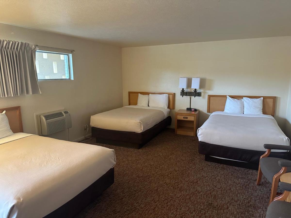 Big Bend Traveler'S Inn Great Bend Ngoại thất bức ảnh